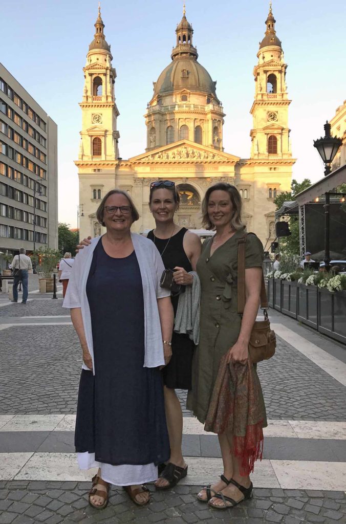 Meredith Taylor Parry with her mother Elizabeth Taylor and sister Emily taylor Smith in Budapest in 2019